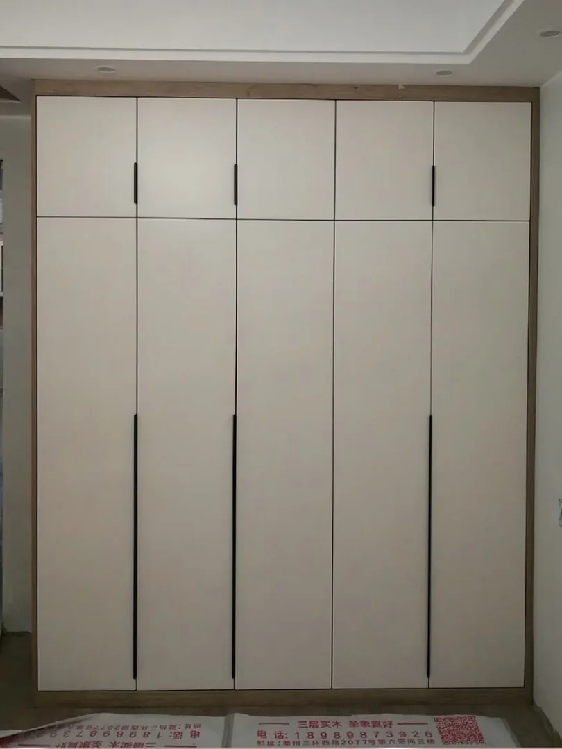 Full-height wardrobe with swing doors for a Singapore HDB bedroom